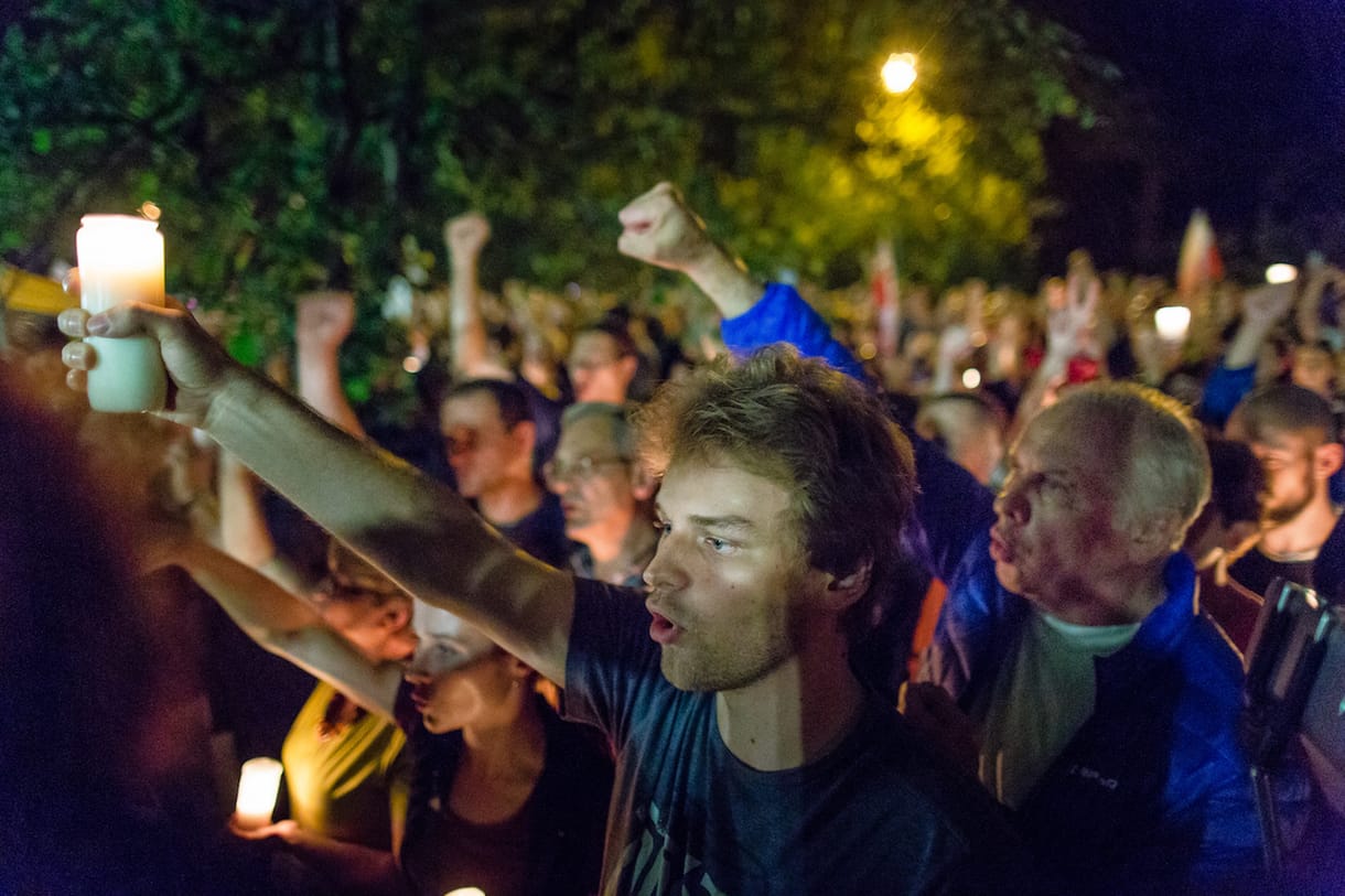 Lengyelországban épp most bontják le a demokráciát