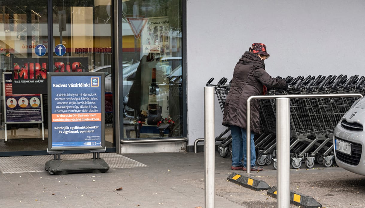 Az idősszervezet szerint az ingyenes maszk hasznosabb lenne, mint a vásárlási idősáv