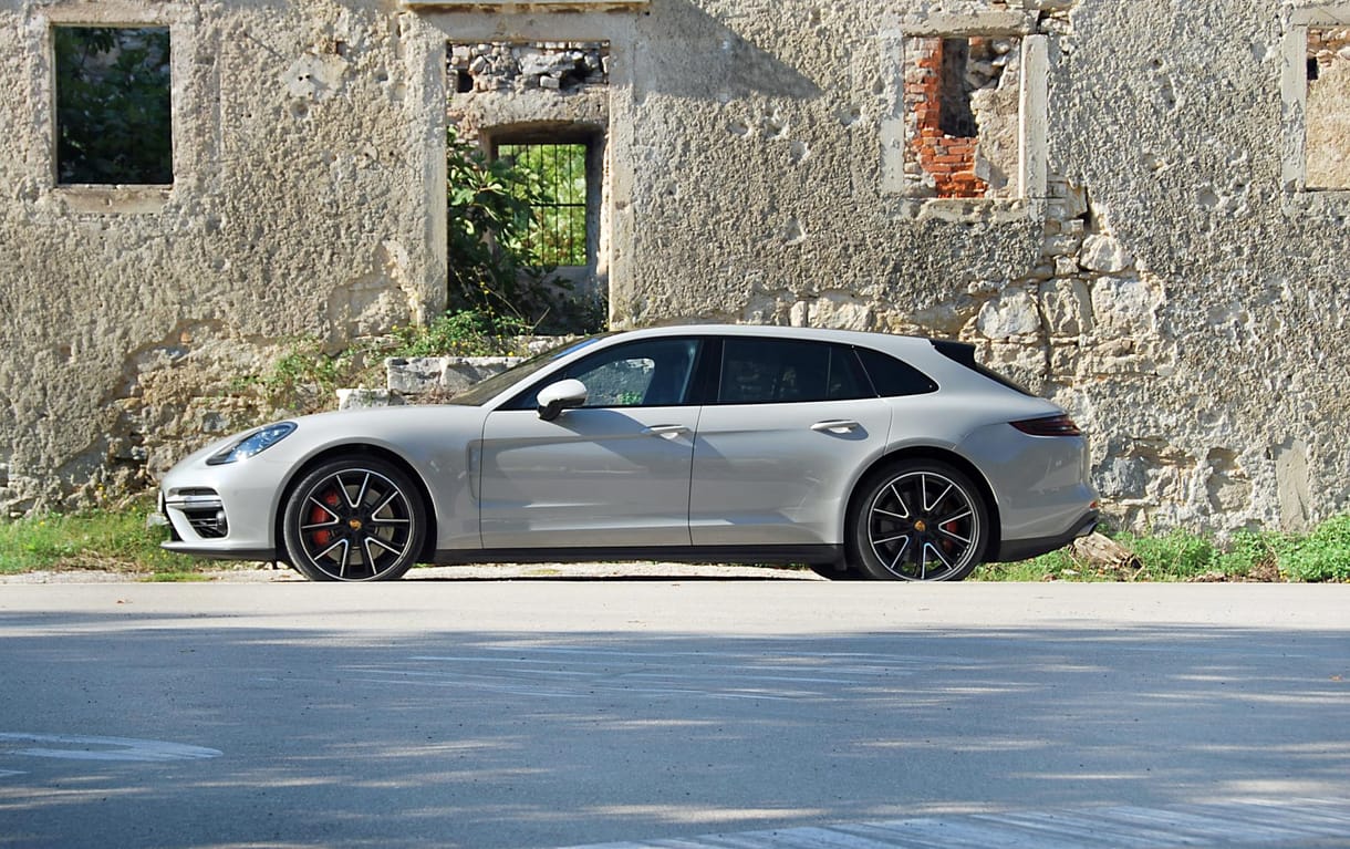 Porschéval az OBI-ba? – teszteltük a márka első kombiját