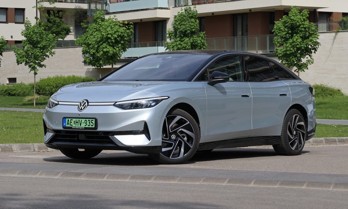 Villany fújja a Passat-szelet: teszten a hatalmas elektromos szedán, a VW ID.7
