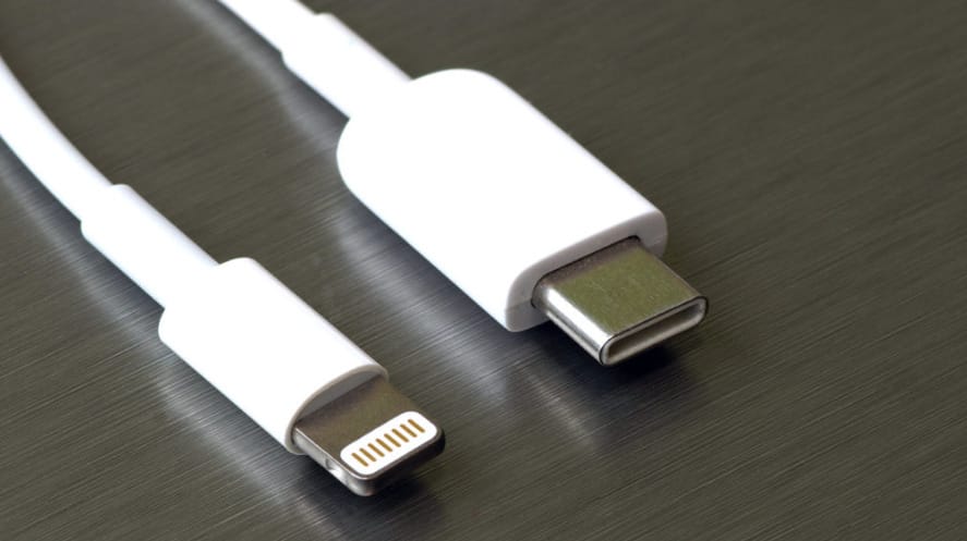 Körbenéztünk az Apple webshopjában, de lehet, hogy nem kellett volna: 68 ezer forintba kerül egy adatkábel