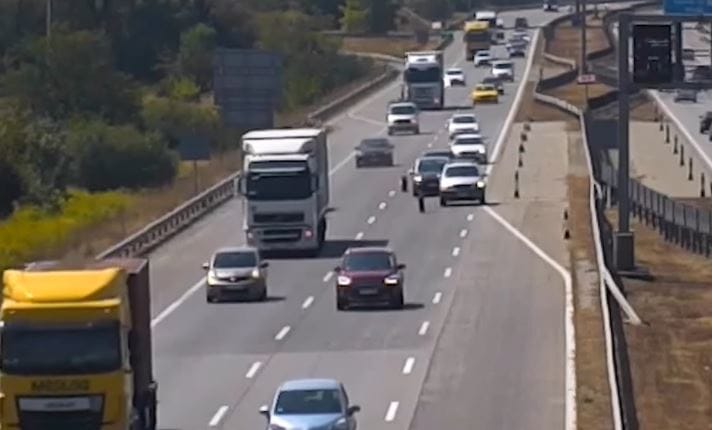 Két elszabadult kerék hozta a frász az autósokra az M0-son - videó