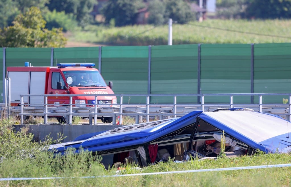 Már 12 halottja és 40 sebesültje van a horvátországi buszbalesetnek