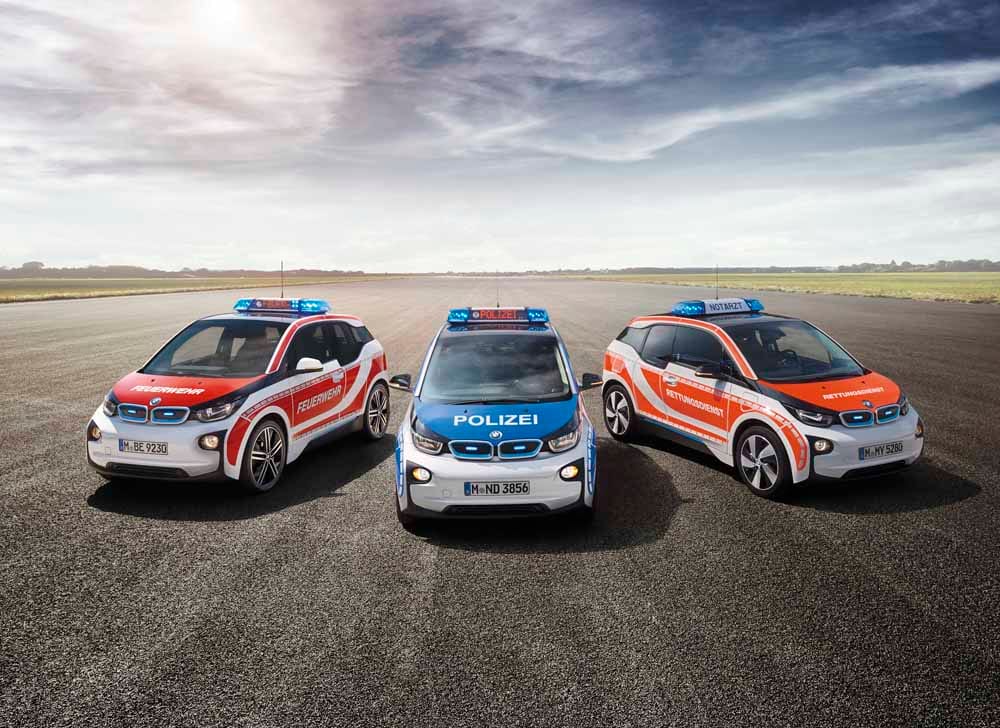 Nem a mentőautóiért kedveljük a BMW-t, pedig abban se rossz