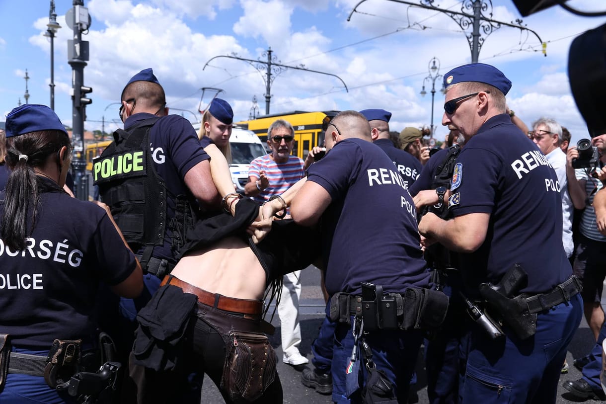 Másfél hónap alatt 559 rendőr adta be a felmondását