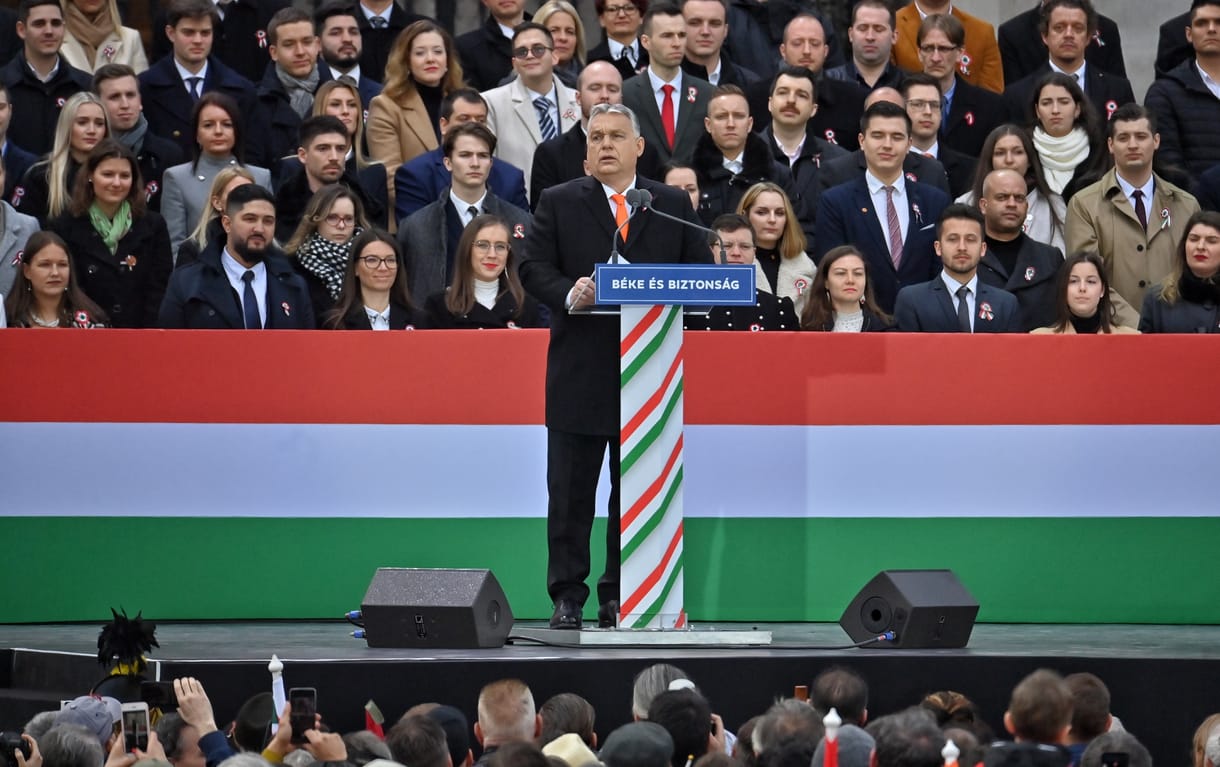 IDEA-programigazgató: Orbánt 180 fokos fordulatra kényszerítette a háború