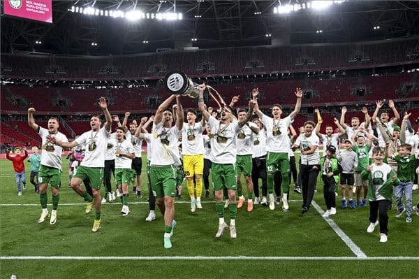 Szappanos a mennybe megy, Magyar Kupa-győztes a Paks