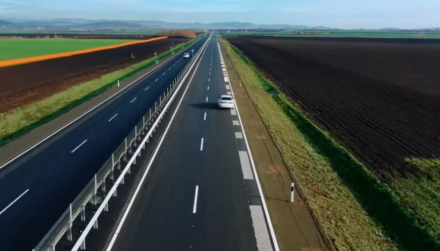 Az Érik a szőlőt játssza a második magyar zenélő út – videó