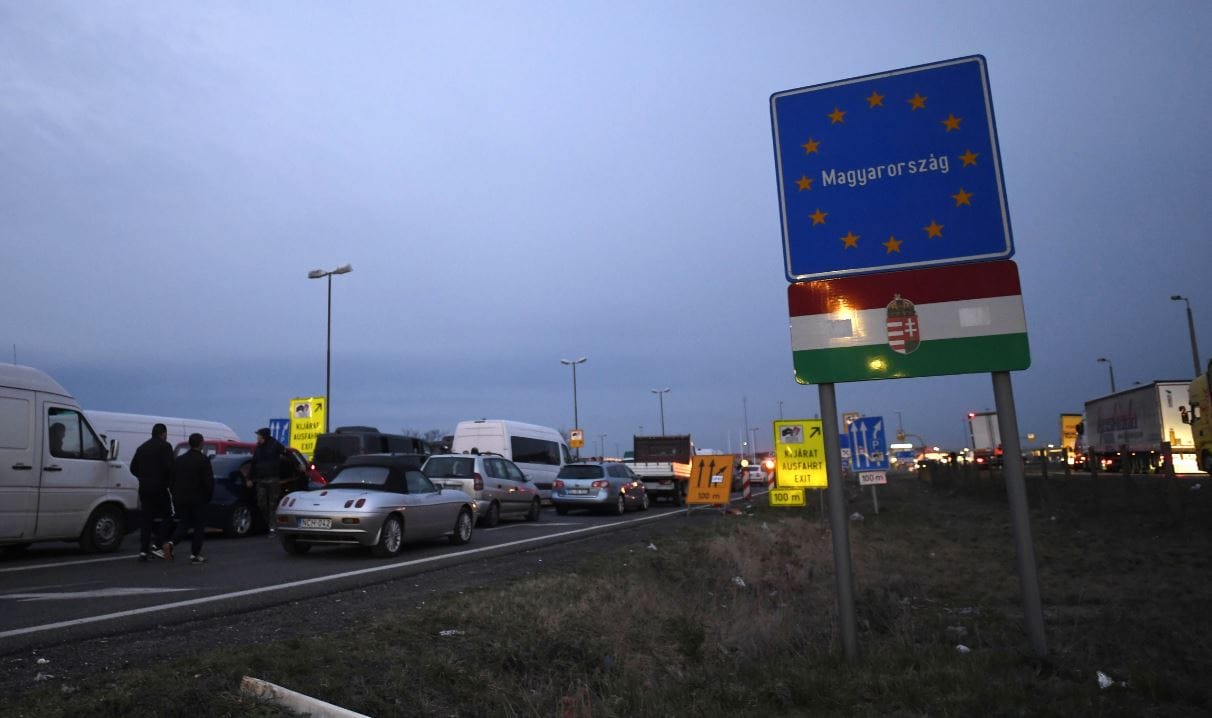 Az útzárat is áttörte egy magyar sofőr, aki az osztrák rendőrök elől menekült