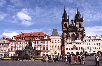 Nem követik a csehek és szlovákok Orbánt