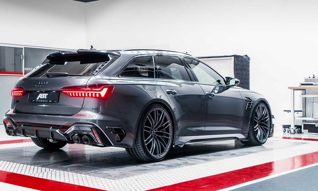 Családi kombi 740 lóerővel, itt az új Audi RS6-R