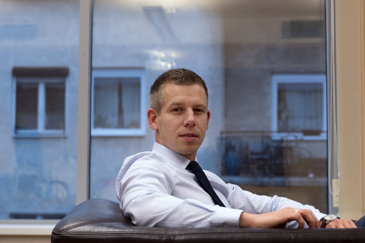 Gazdasági szereplők sértett, magányos harcosnak tartják Magyar Pétert