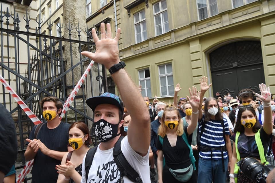 A Színművészeti chartáját juttatnák el a Parlamentbe az SZFE szabadsága mellett tüntetők