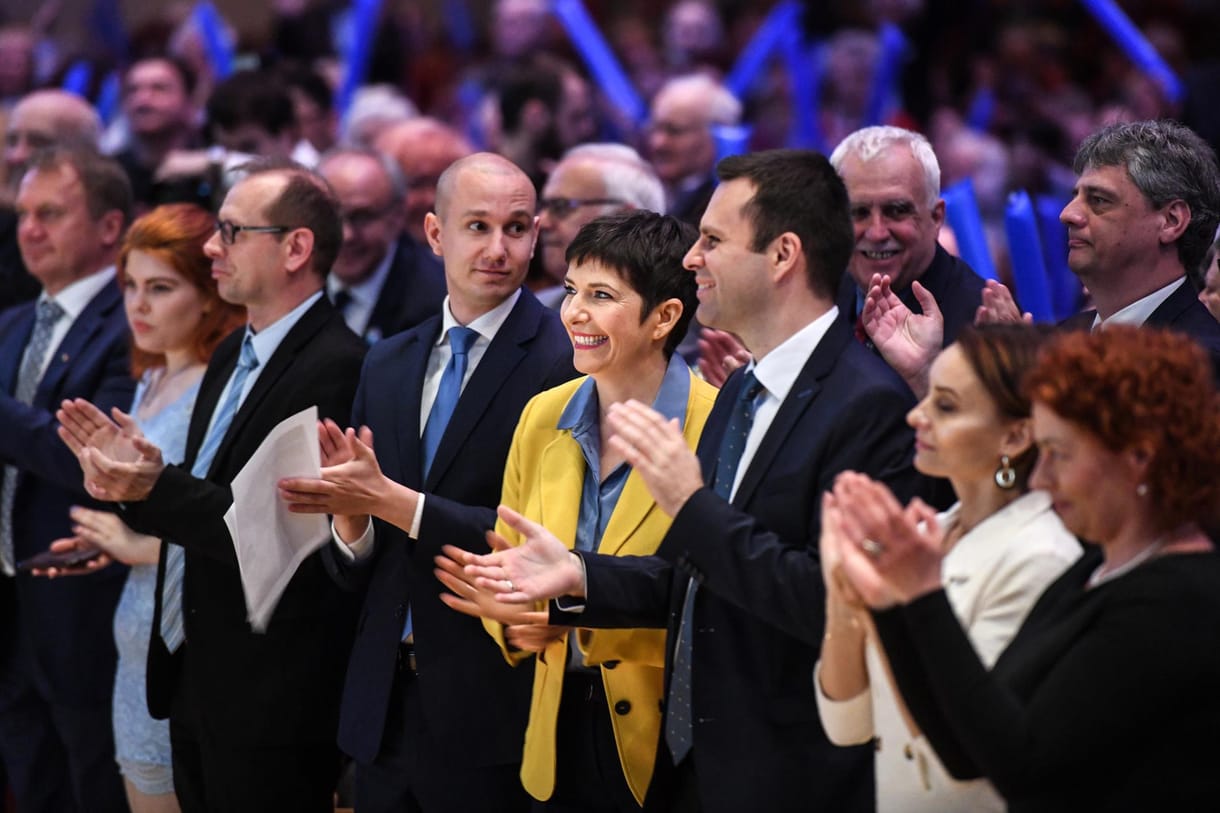Az ellenzék EP-kampányt színlel, de már azt lesi, hol találhat fedezéket
