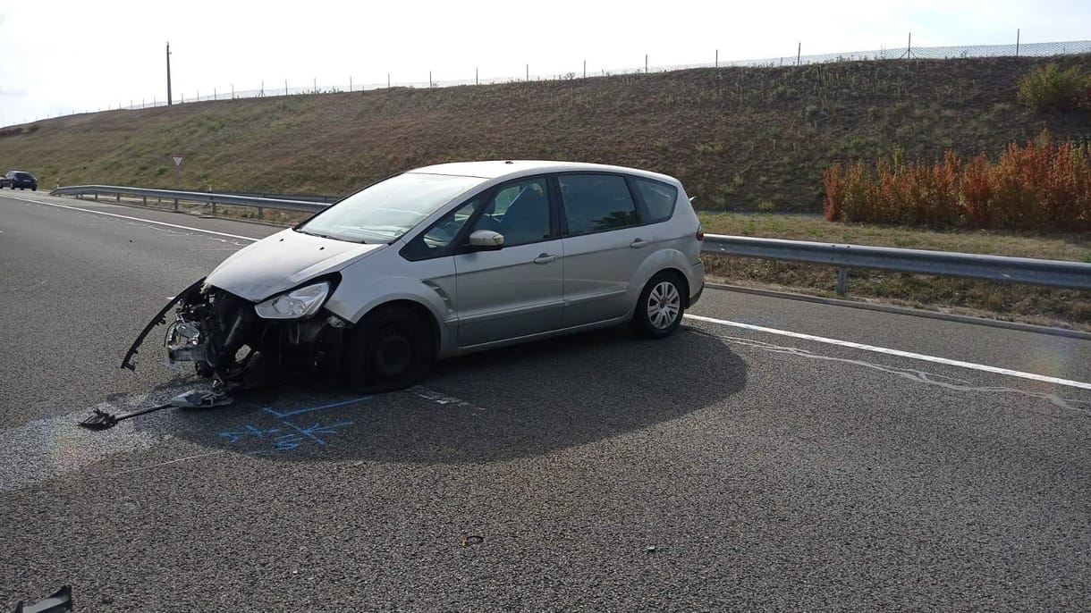 Menet közben húzta be a kéziféket egy ittas utas az M6-oson