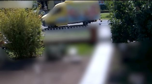 Áttolatott egy kisteherautó egy nőn Recsken