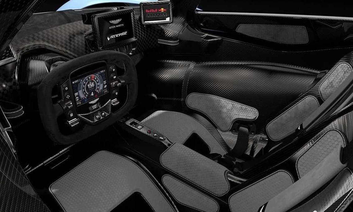 Úgy áriázik az 1160 lóerős Aston Martin Valkyre, ahogy azt kell – videó