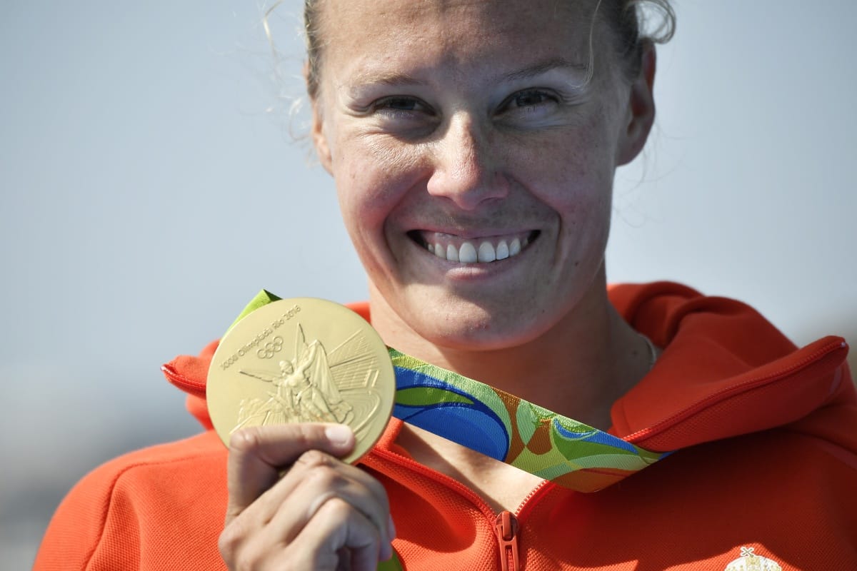 Az ötszörös olimpiai bajnok kajakozó is tiltakozik az Újpest utált címere ellen