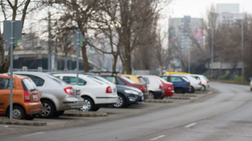 Elege lett Óbudának a sok Waze-s autósból, akik minden utcát elleptek