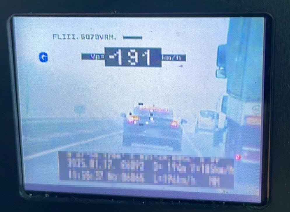 Ausztriában ezért a kocsit is elvennék: 190-es tempóval ment a 90-es táblánál egy autós