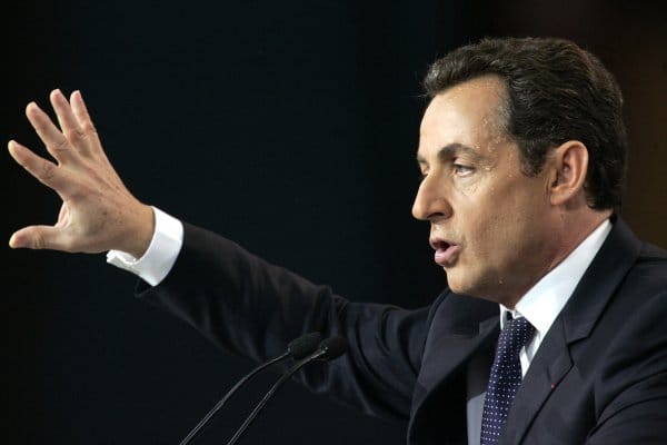 Sarkozy értekezletet tart a focikudarc miatt