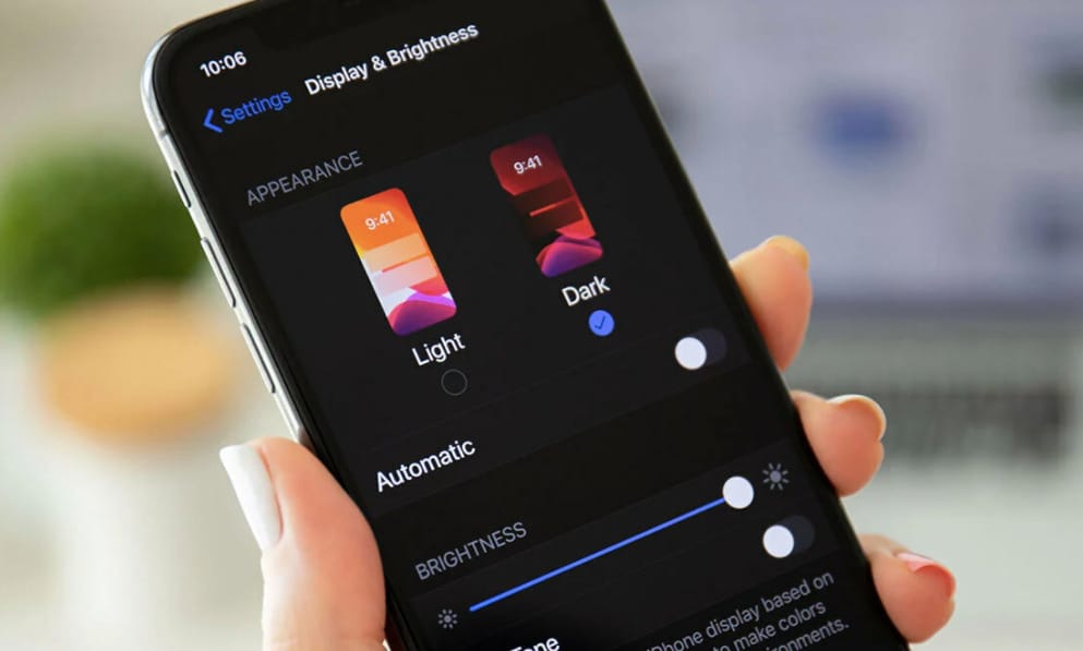 Sötét mód az iPhone-on? Ezért használja gyakrabban