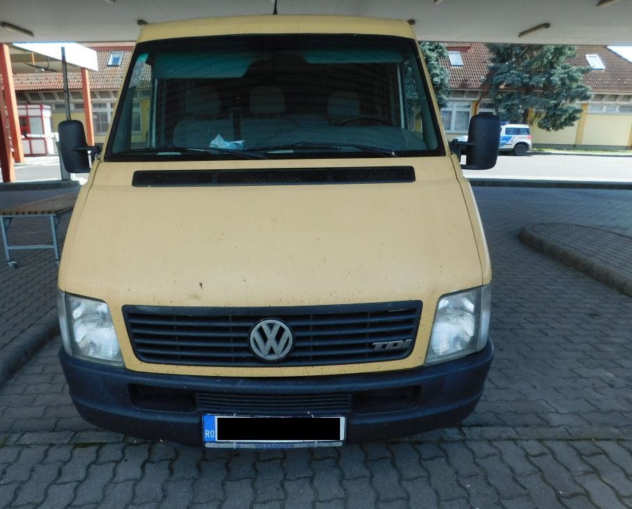 Fotók: Zsúfolásig pakolták a furgont a lopott krosszmotorokkal, Csongrád megyében buktak le
