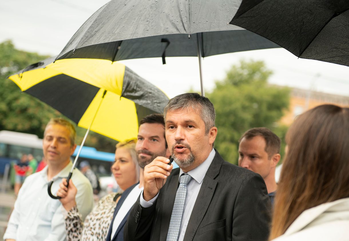 Hadházy megköszönte Karácsonynak a tegnapit, Tóth Csaba körül fogy a levegő