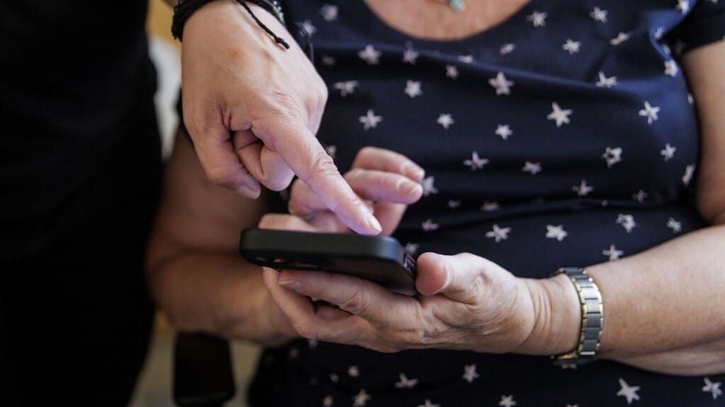 Sok hátrány éri azokat, akiknek nincs okostelefonja, és ez idővel csak rosszabb lesz
