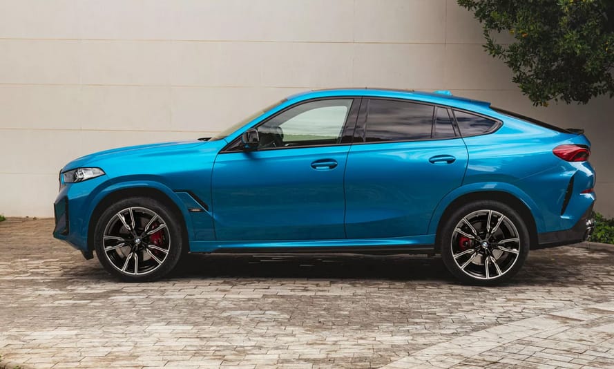 Picit hibrid, nagyon biturbó V8: 42,5 millió forinton nyit Magyarországon az új BMW X6 M60i