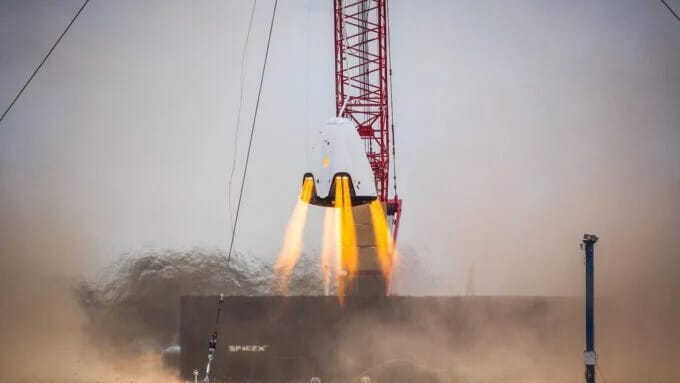 Új módszerrel tud landolni a SpaceX űrkapszulája, de ha ezt alkalmazzák, akkor baj van (videó)