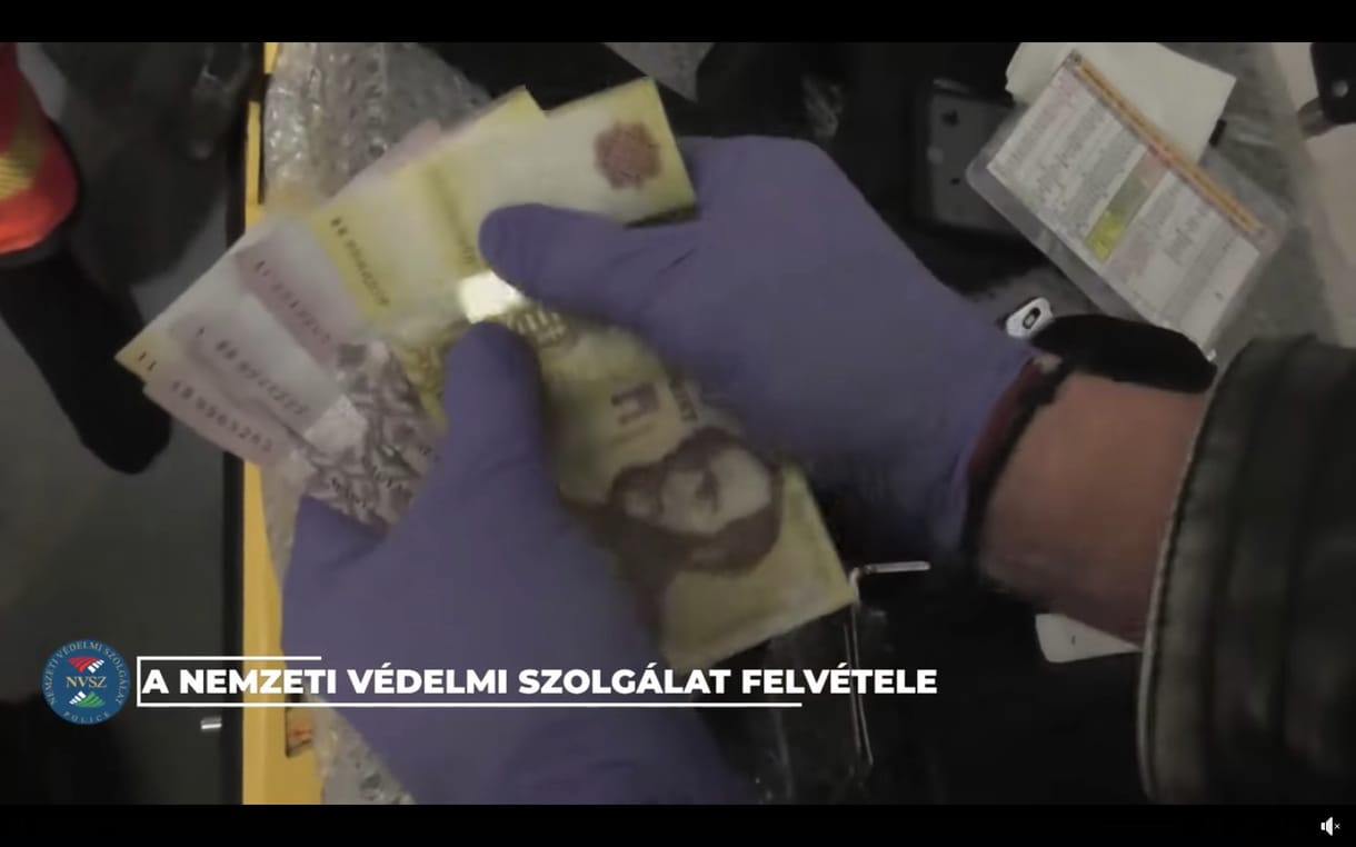 Három év próbaidőre bocsátották a betegszállítás közben pénzt lopó mentőst