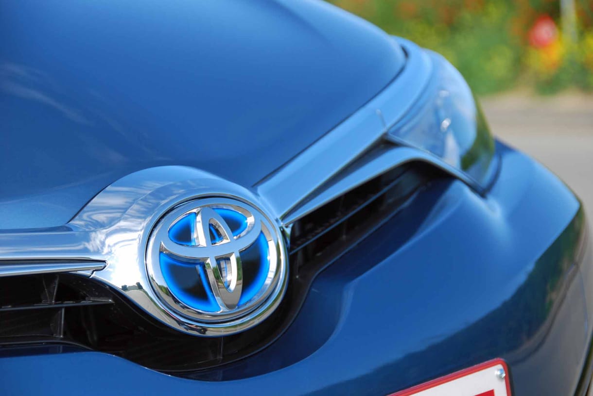 2,4 millió hibridjét kénytelen visszahívni a Toyota