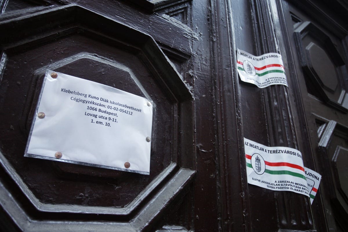 Nem tanítottak, de utólag százezres tandíjakat követelnek