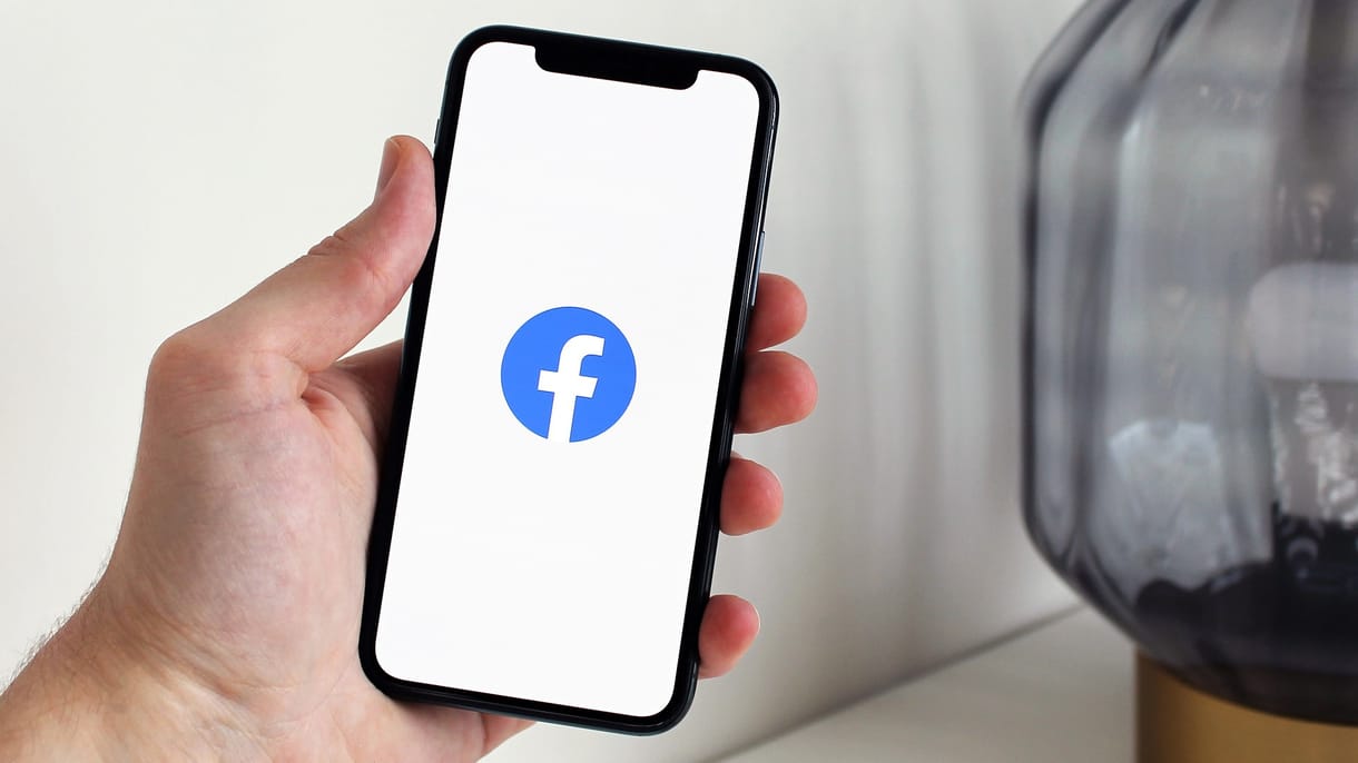 Visszatér a gyökereihez a Facebook, sokkal több bejegyzést láthat az ismerőseitől