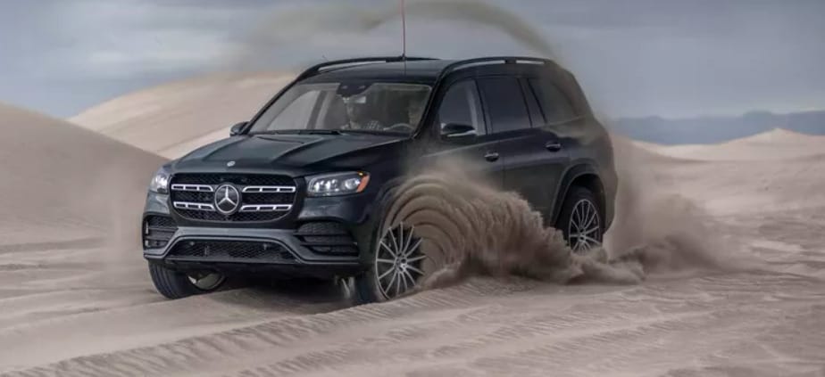 Elképesztő a Mercedes GLS, ha kell, kiugrálja magát a homokcsapdából – videó