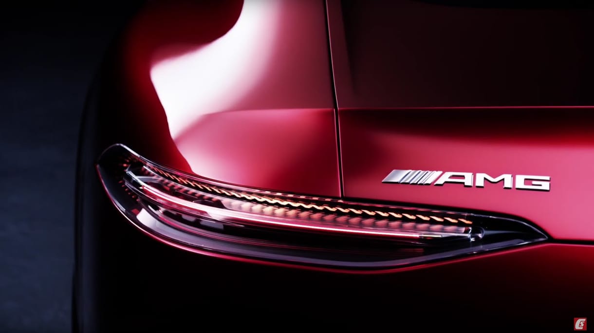 Félhet a Porsche: jöhet az négyajtós Mercedes-AMG