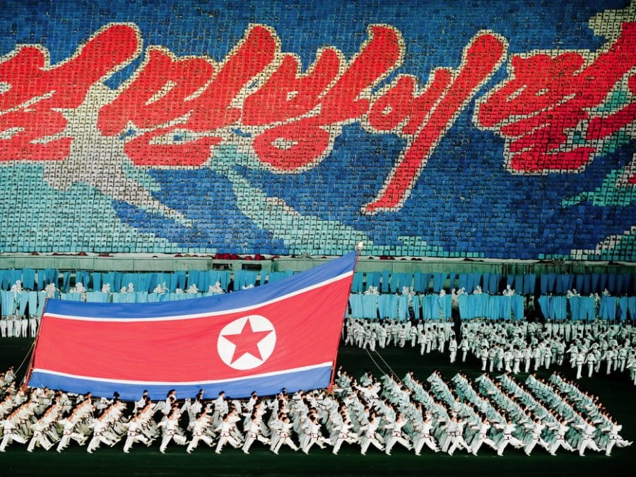 Így néz ki Észak-Korea, amikor szórakoztatja a tömegeket (fotók)