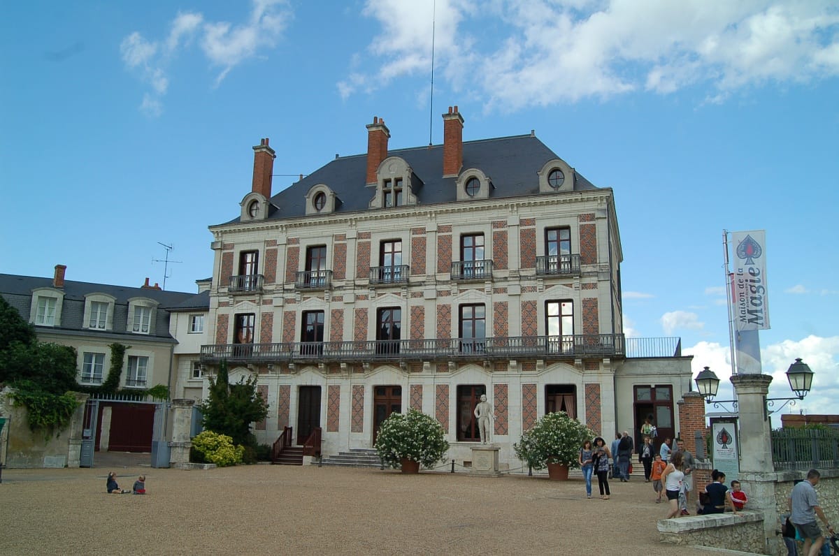 Videó: rémes robajjal torzul el egy villa a Loire-völgyében