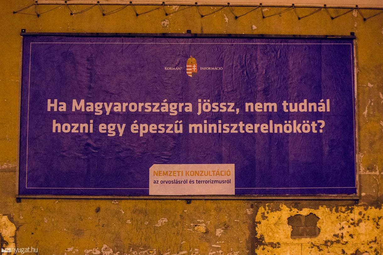 Fotók: Szombathelyen már kikerültek az első ellenplakátok