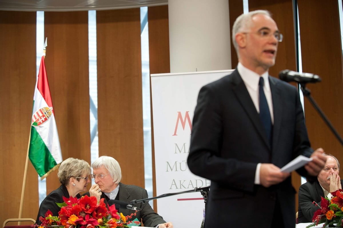 Balog: nem tudunk engedni a hallgatói szerződésből