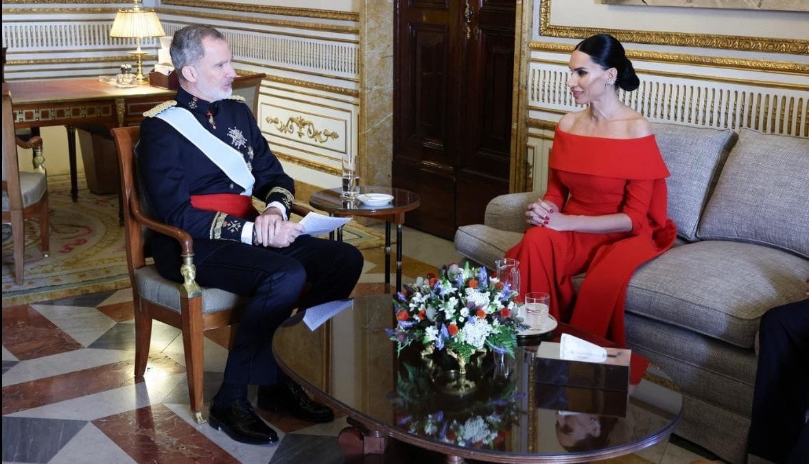 Hátba rúgták a szerb nagykövetet Madridban