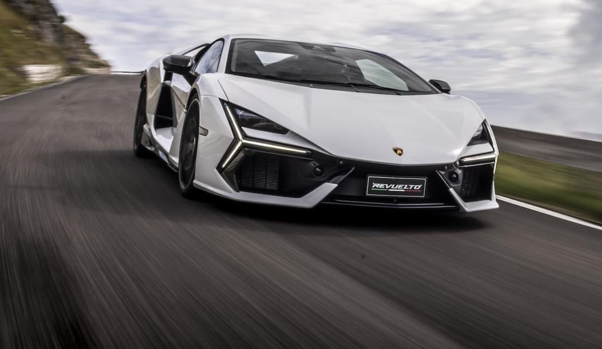 Bagatell hiba miatt visszahívják a Lamborghiniket, amilyen Szoboszlainak is van