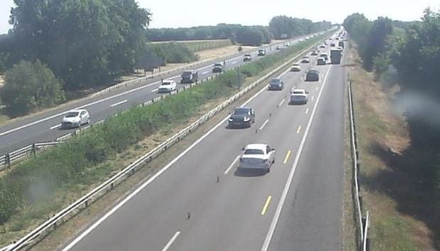 Kigyulladt egy kisteherautó az M7-esen