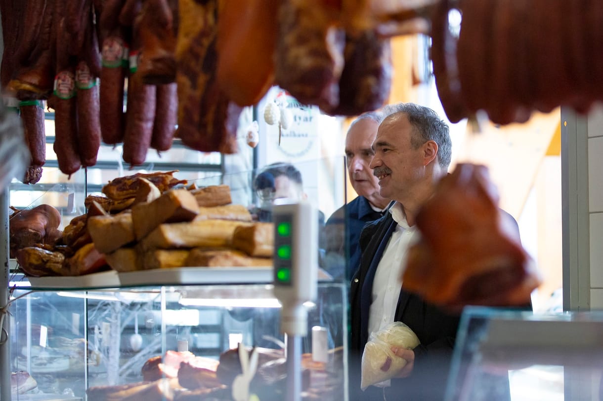 A bezárt piacok kinyitását kéri az agrárminiszter