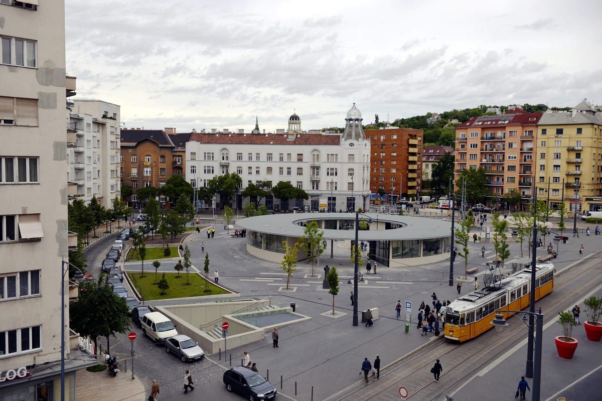 Halálra gázolt egy nőt a 49-es villamos