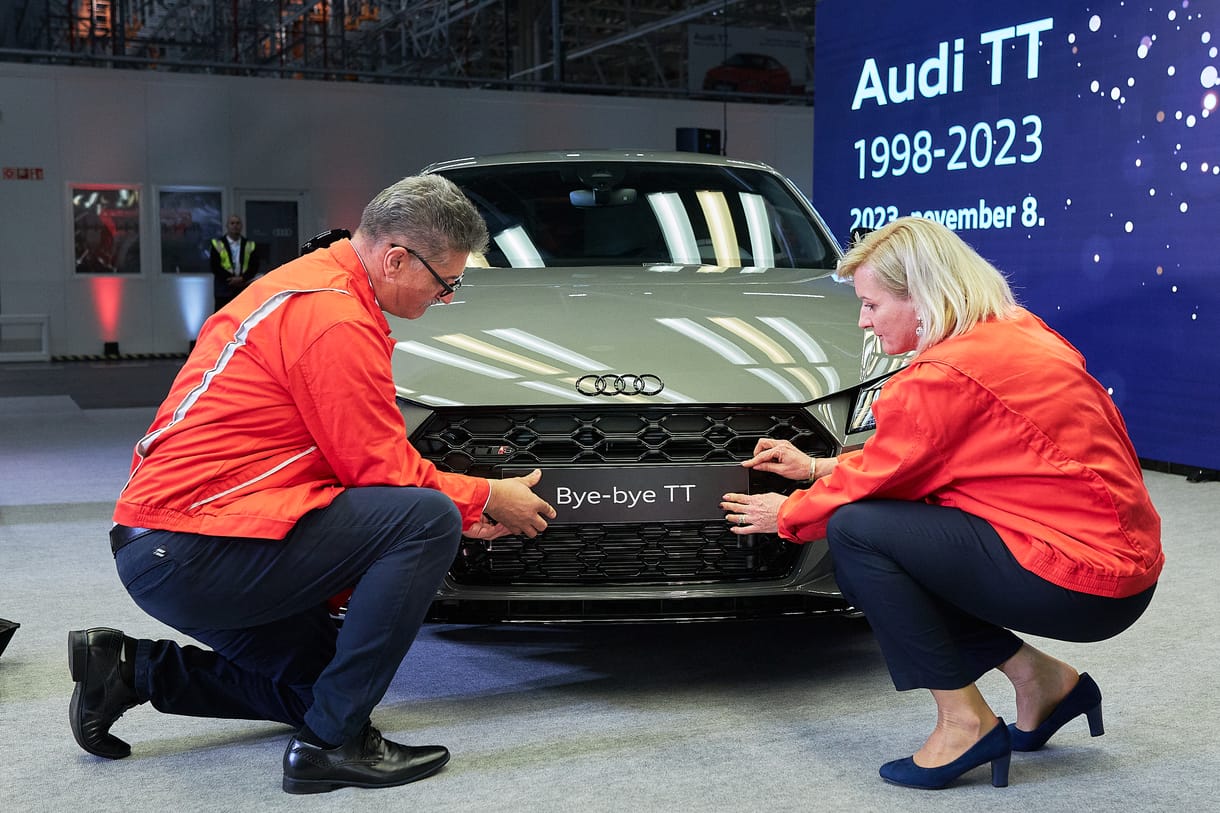 Itt az Audi TT vége, legyártották Győrben az utolsó példányt