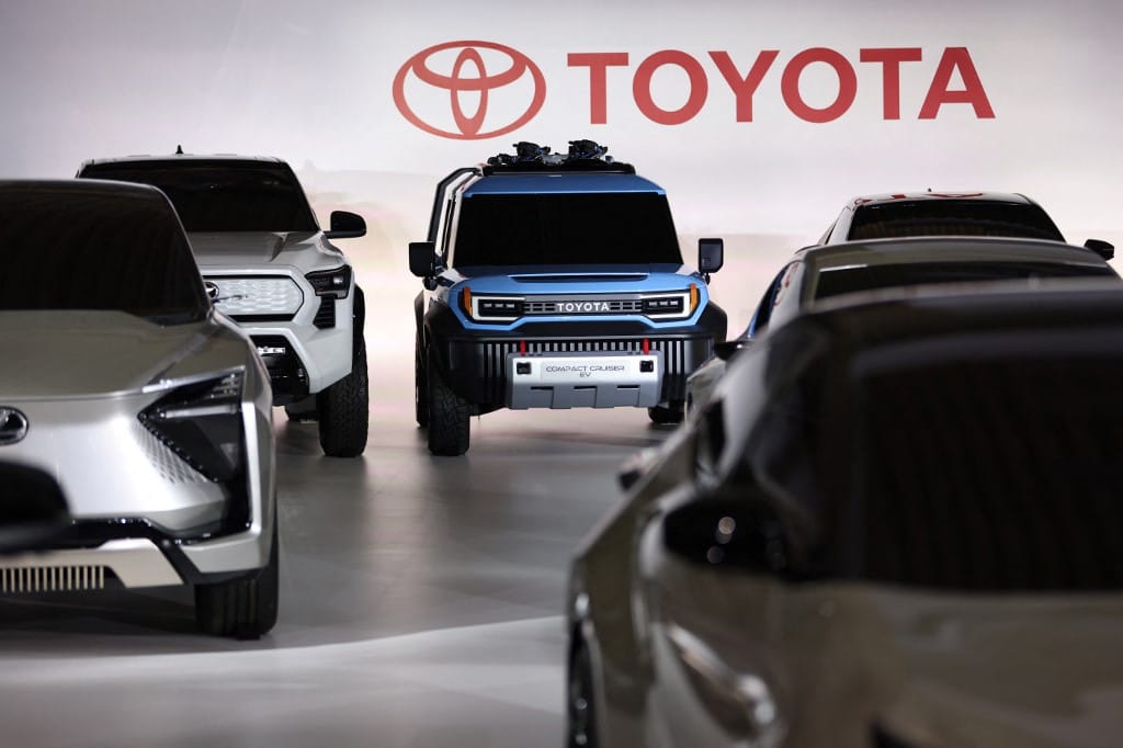 Súlyos hiba történt a Toyotánál, 2 millió járműtulajdonos érintett