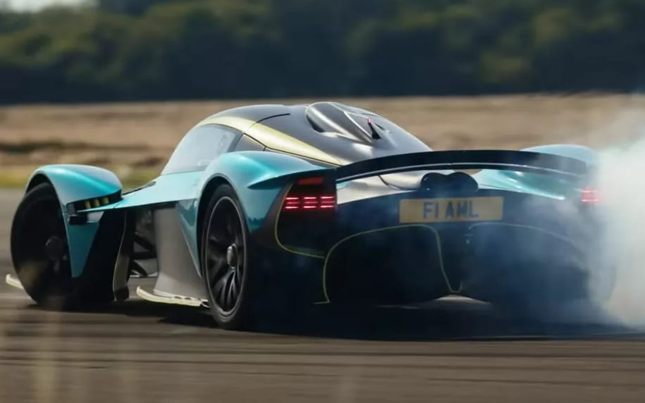 Őrült rekordot futott az Aston Martin hiperautója – videó