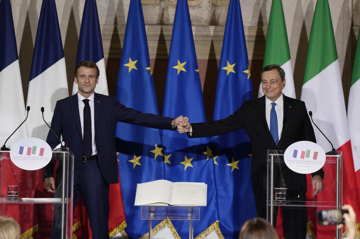 Emmanuel Macron csúcspozíciót akar Mario Draghinak az EU-ban, de nem lesz könnyű dolga